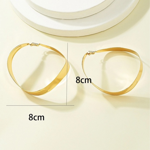 Dangle Fashion Earrings Yellow Gold Tone Irregular Hoop Shape - Picture 5 of 6